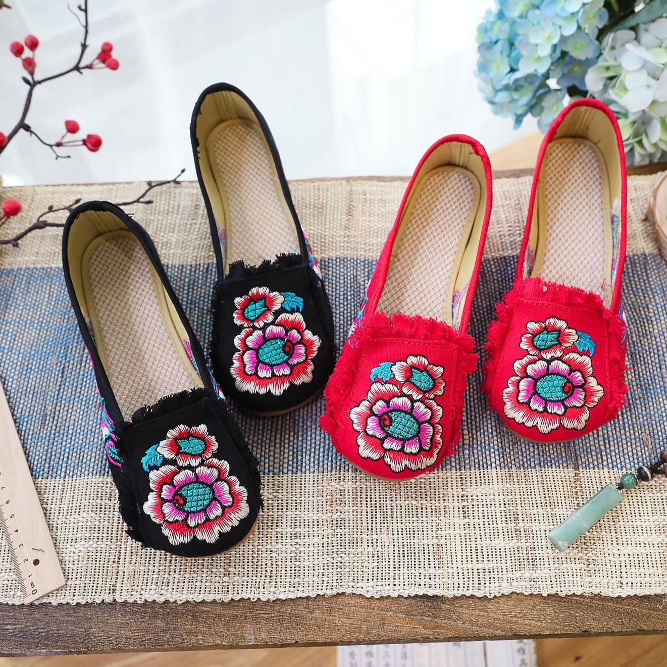 Embroidery Canvas - Woman Woven Shoes New Ethnic Style