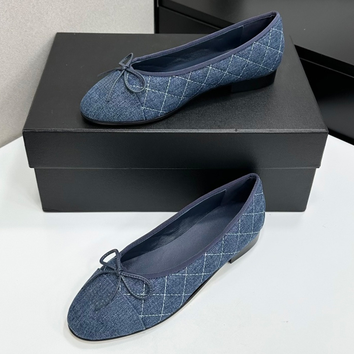 2026 Women's Two-Tone Cap-Toe  - Embroidery Flat Shoes reseña y precio