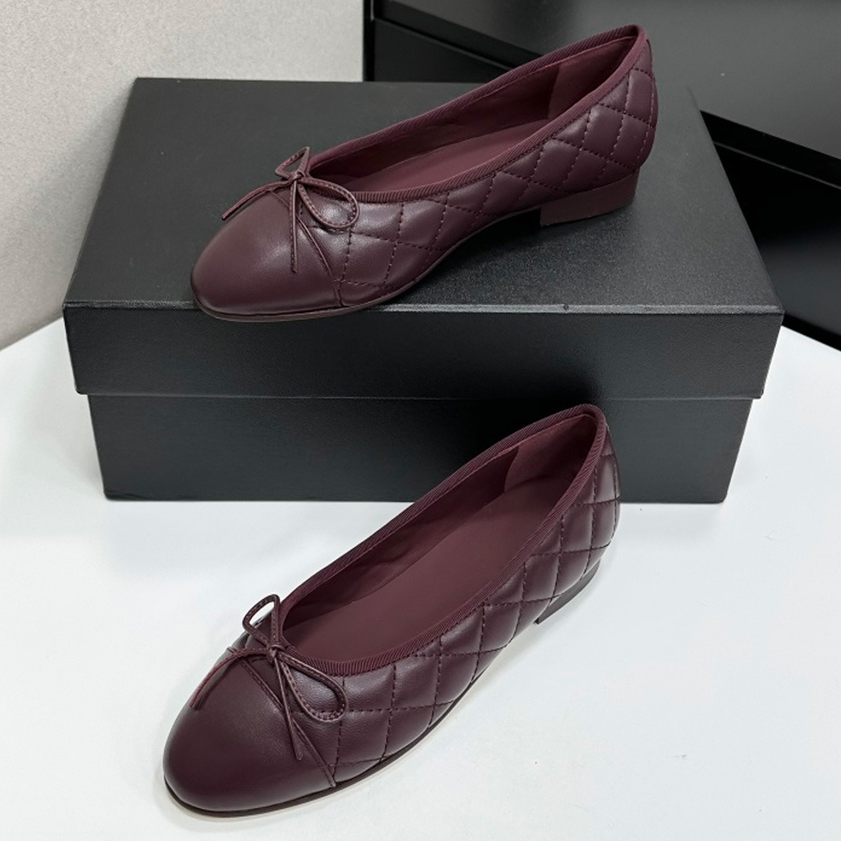 2026 Women's Two-Tone Cap-Toe  - Embroidery Flat Shoes reseña y precio
