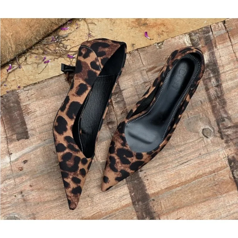 2024 Women Sexy High Heels Bur - Embroidery Flat Shoes reseña y precio