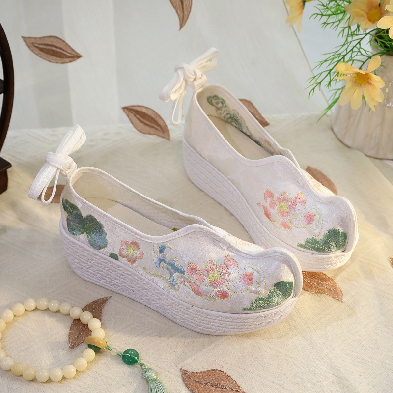2026 Women's White Lotus Embro - Embroidery Yes reseña y precio