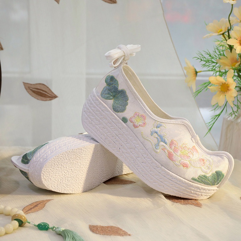 2026 Women's White Lotus Embro - Embroidery Yes reseña y precio