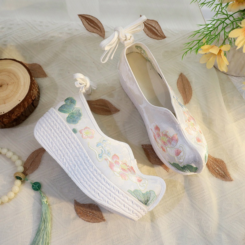 2026 Women's White Lotus Embro - Embroidery Yes reseña y precio
