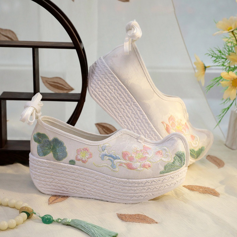 2026 Women's White Lotus Embro - Embroidery Yes reseña y precio