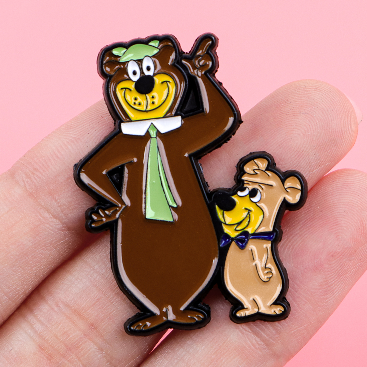 Cute Bear Enamel Pin Cartoon B - Embroidery Illustration reseña y precio