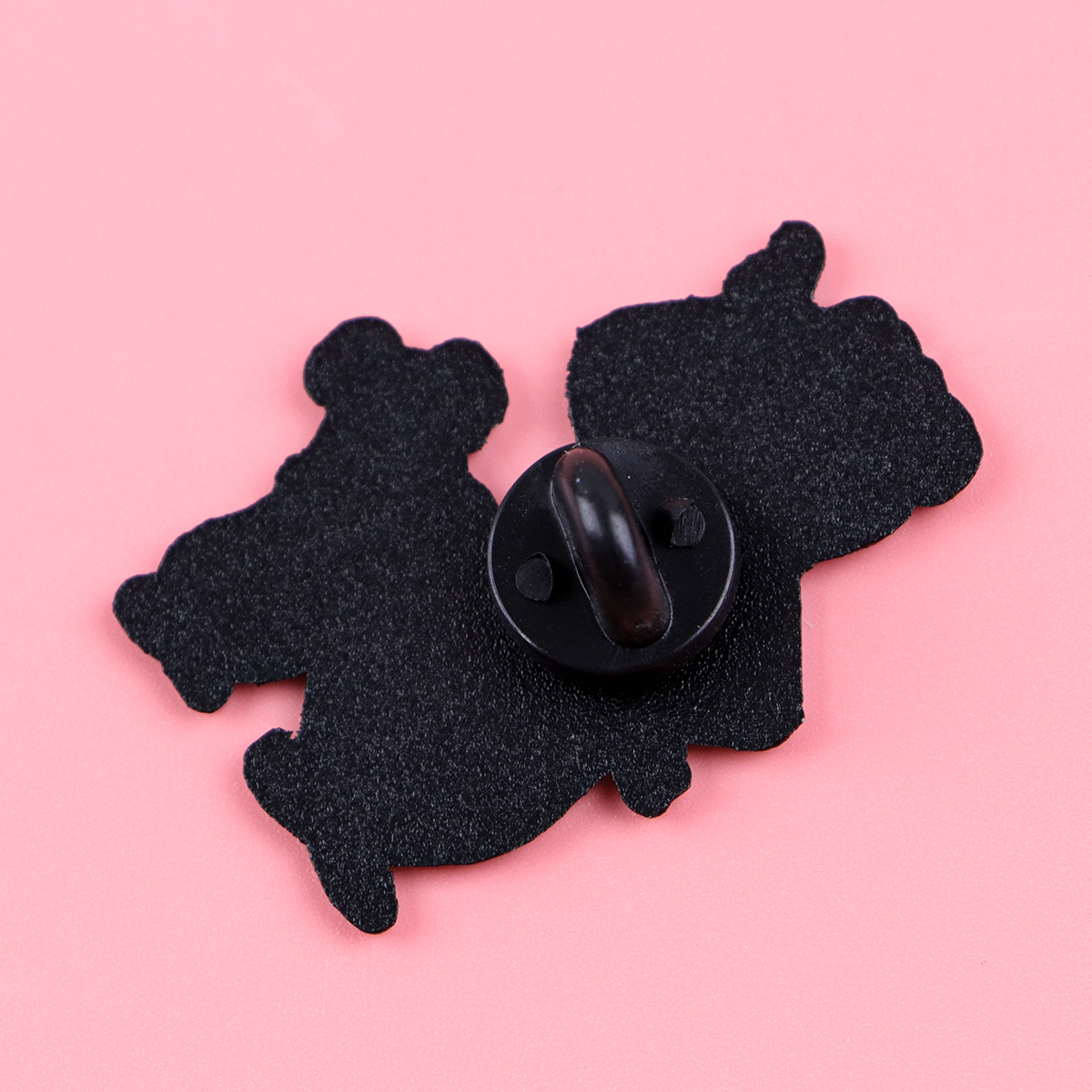 Cute Bear Enamel Pin Cartoon B - Embroidery Illustration reseña y precio