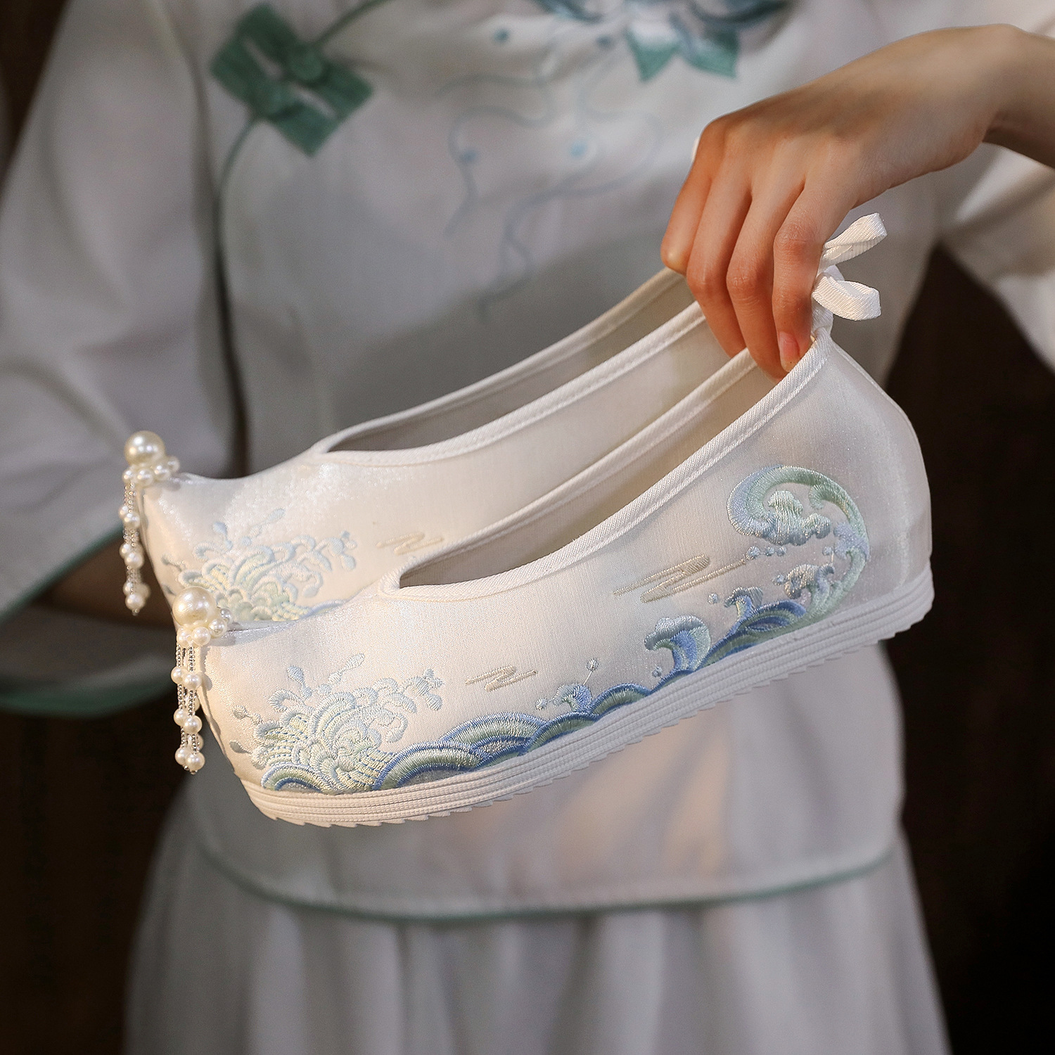 Waves Hanfu Shoes Female Embro - Embroidery Canvas reseña y precio