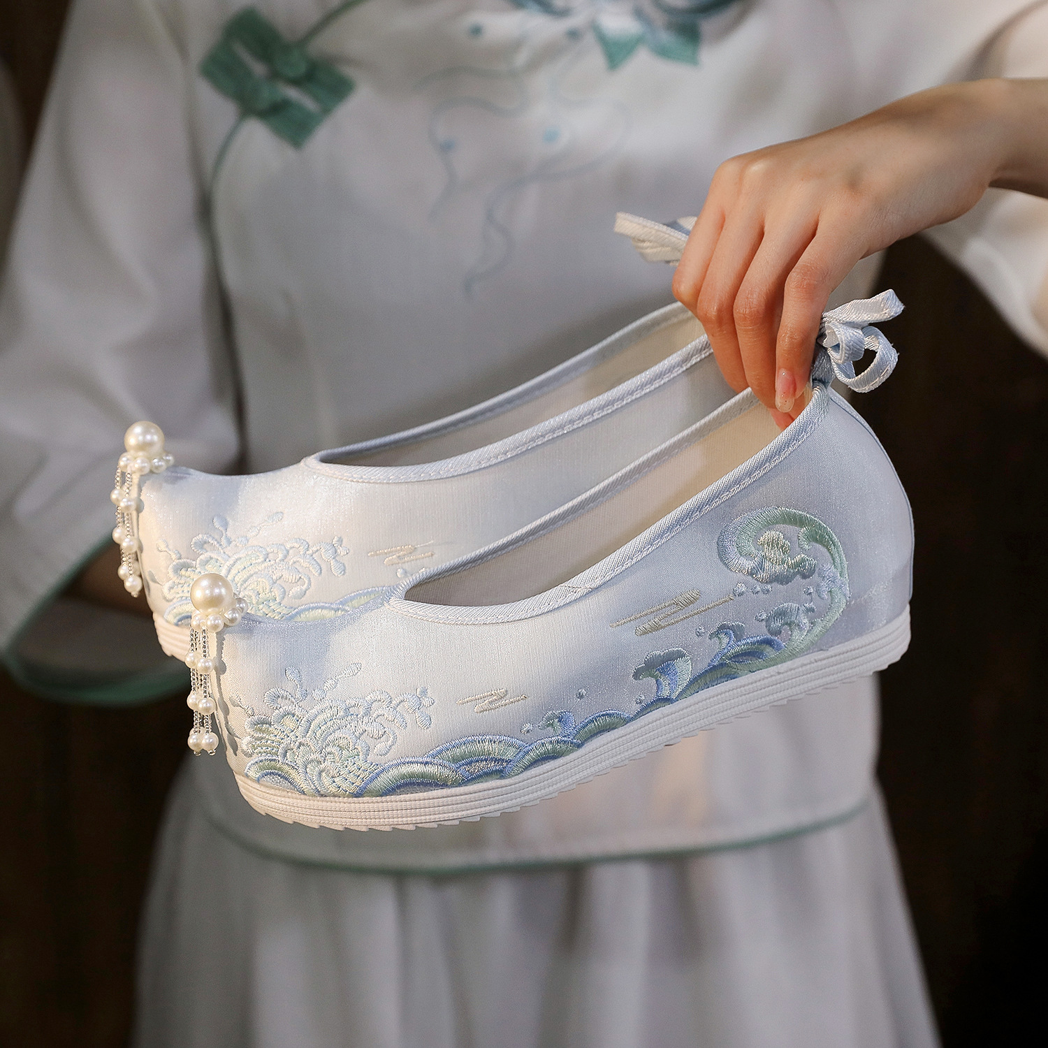 Waves Hanfu Shoes Female Embro - Embroidery Canvas reseña y precio