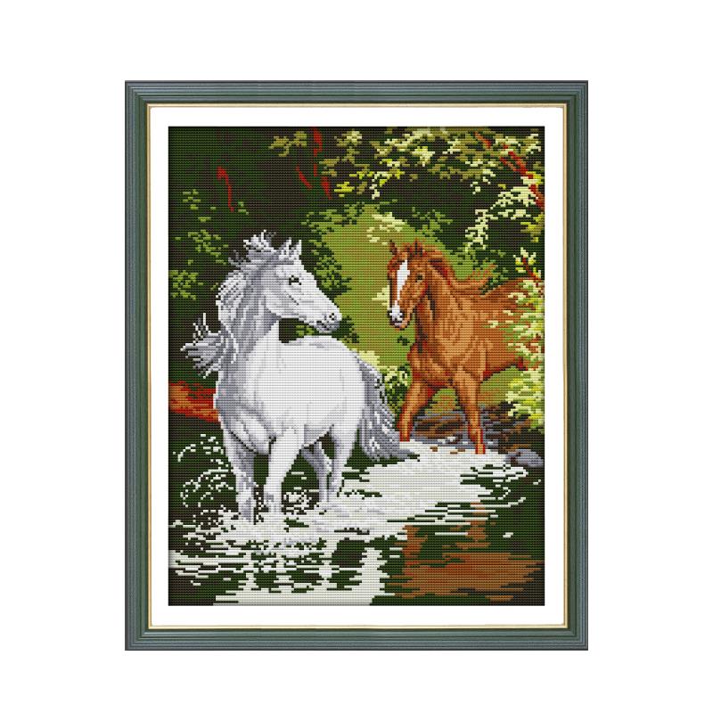 Two Horses Running Handmade Cr - Embroidery Running Stitch reseña y precio